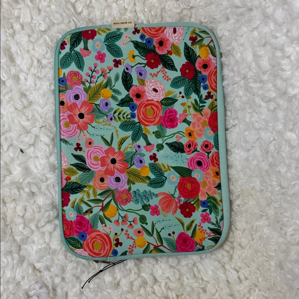 14” LAPTOP SLEEVE. RIFLE PAPER CO. Good for your laptop - Picture 2 of 7